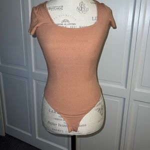 Short sleeve body suit